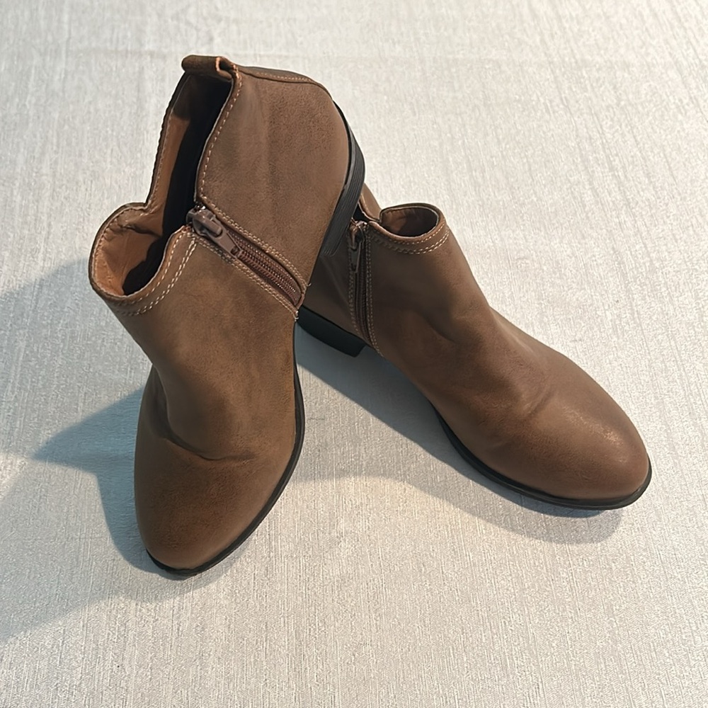 Sugar Womens Ankle Booties Light Brown W/ White Stitching Size 6 View 6